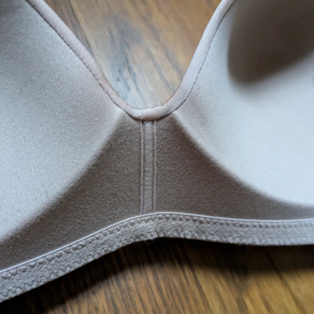 SKIMS Soft Beige Bra 32H - Picture 6 of 8